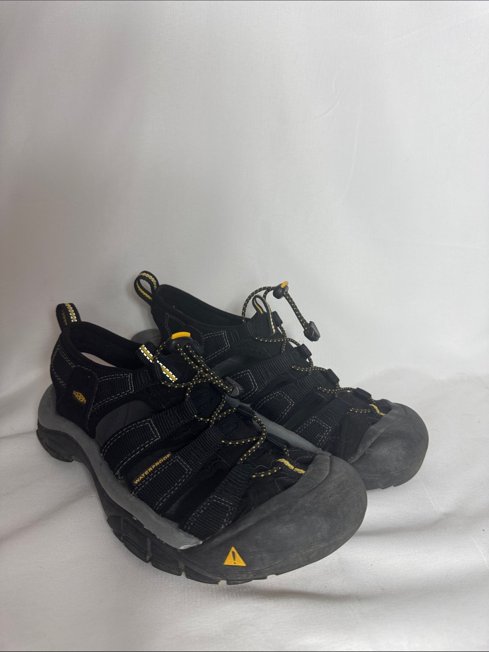 Keen Men's Newport H2 Hiking Waterproof Sandals Black and Yellow Men’s Size 7.5